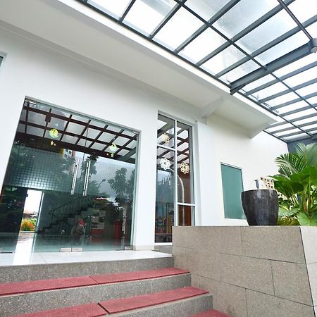 Front One Hotel Pasir Koja Bandung Exteriér fotografie