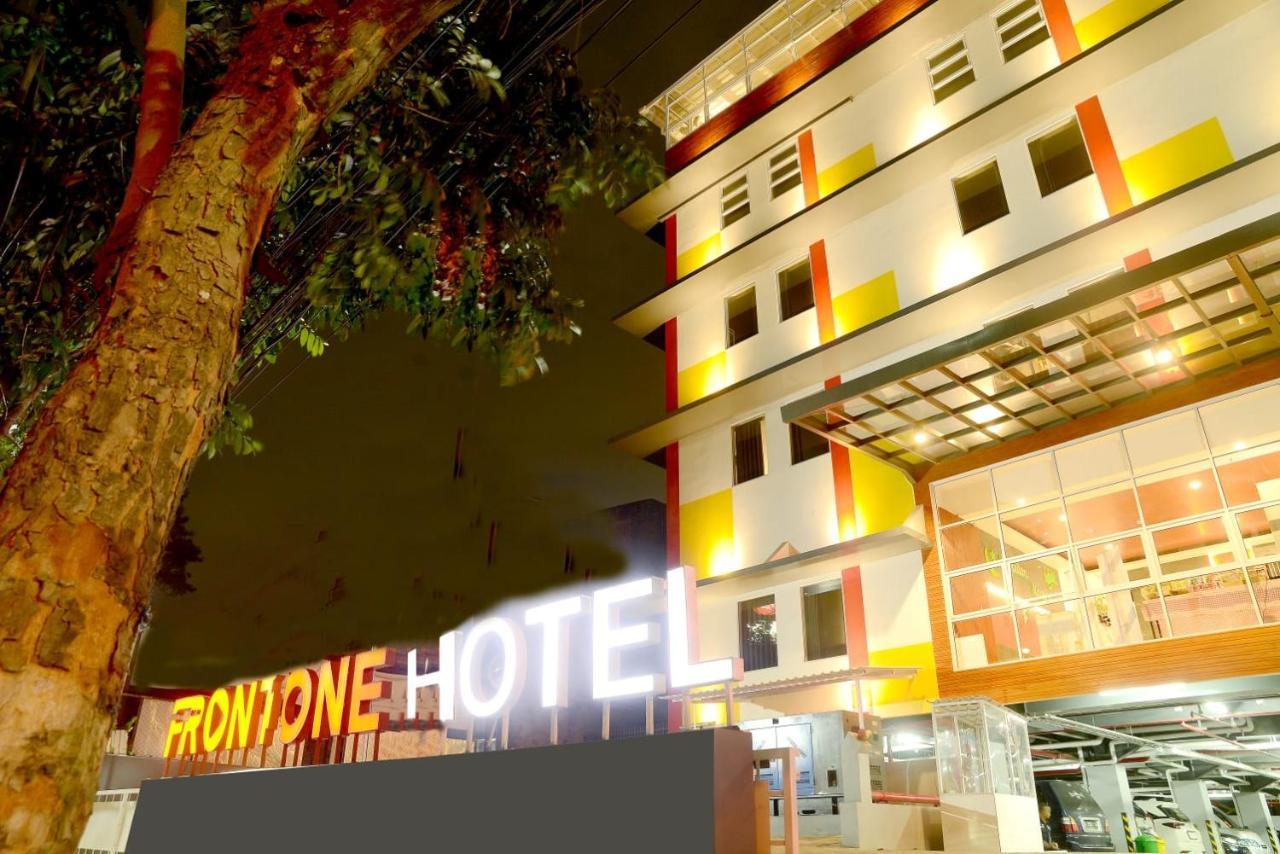 Front One Hotel Pasir Koja Bandung Exteriér fotografie