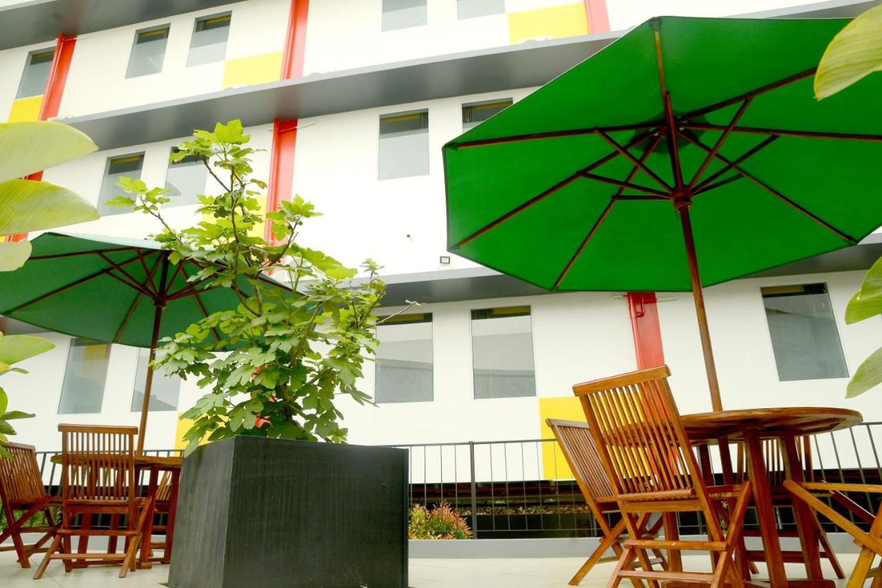Front One Hotel Pasir Koja Bandung Exteriér fotografie
