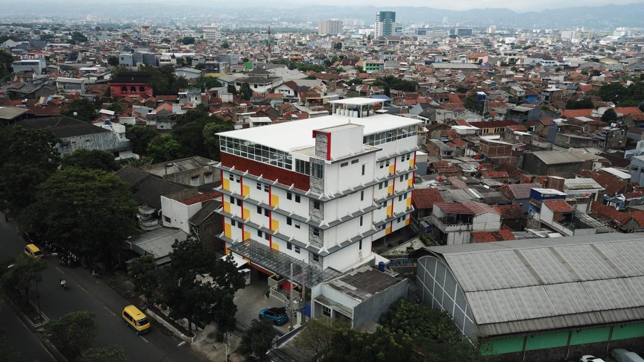 Front One Hotel Pasir Koja Bandung Exteriér fotografie
