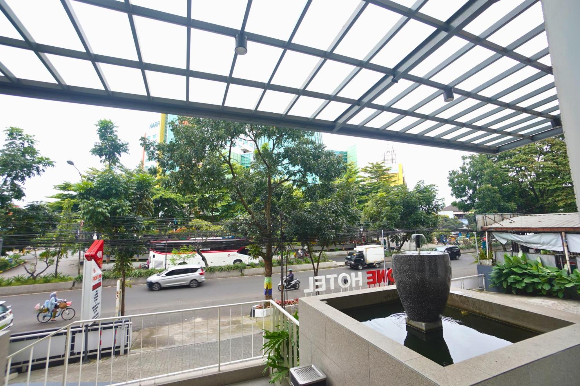 Front One Hotel Pasir Koja Bandung Exteriér fotografie