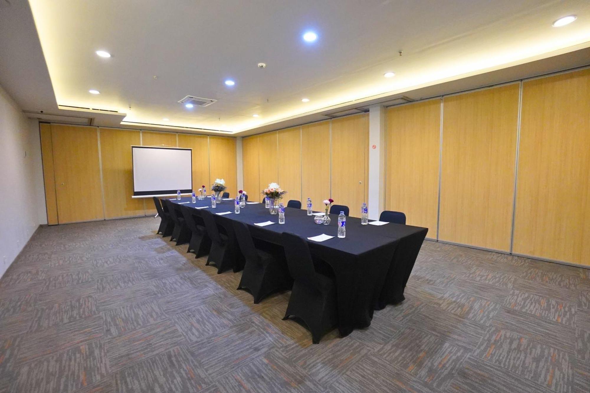 Front One Hotel Pasir Koja Bandung Exteriér fotografie