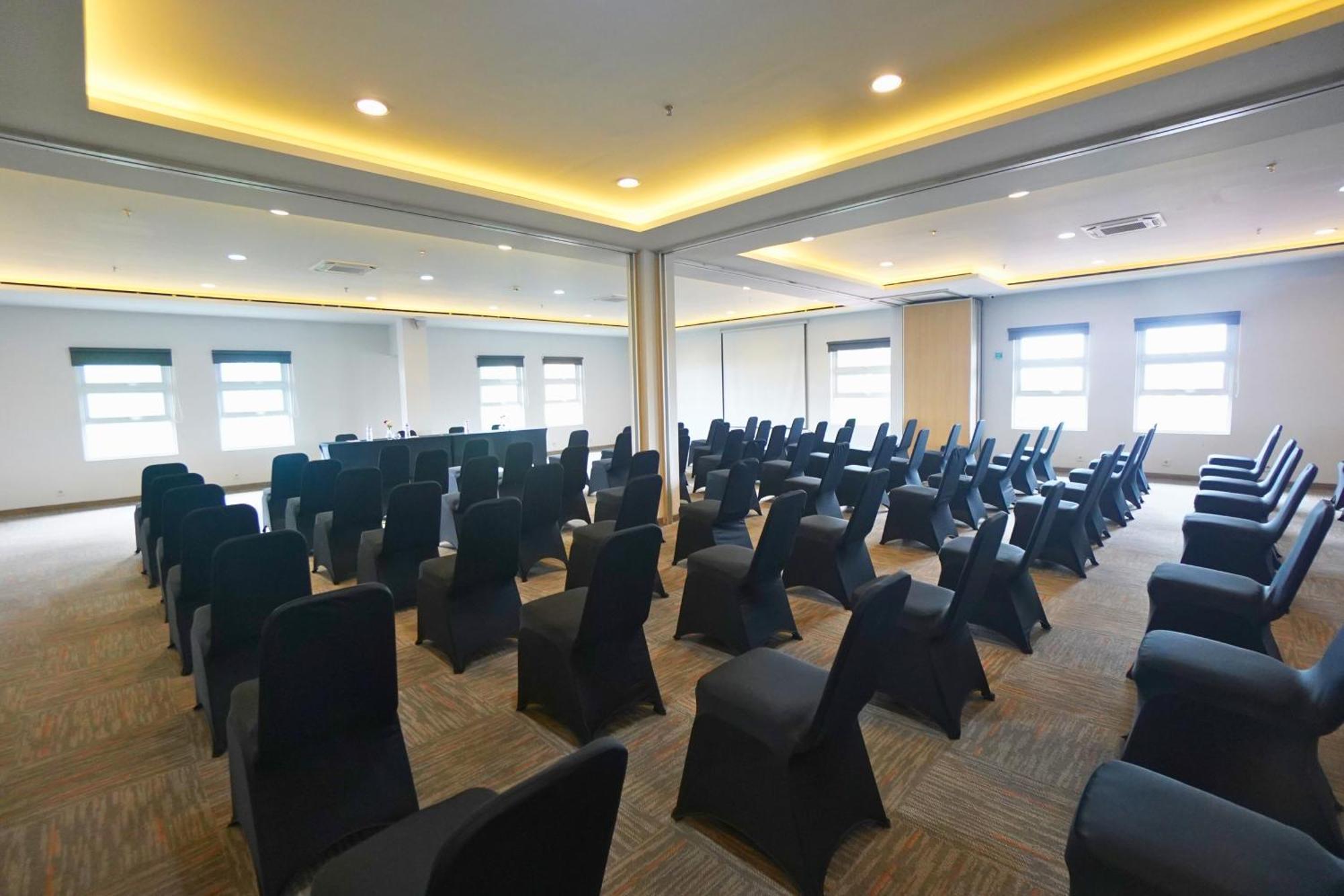 Front One Hotel Pasir Koja Bandung Exteriér fotografie