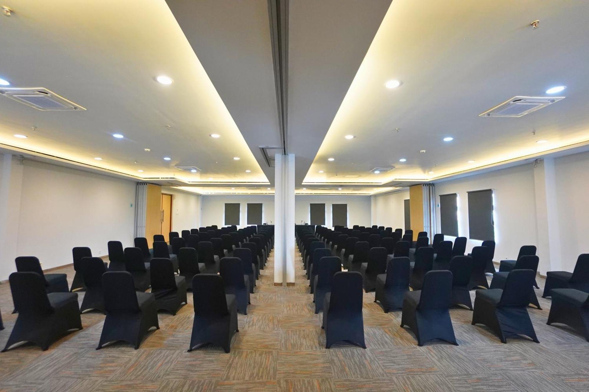 Front One Hotel Pasir Koja Bandung Exteriér fotografie